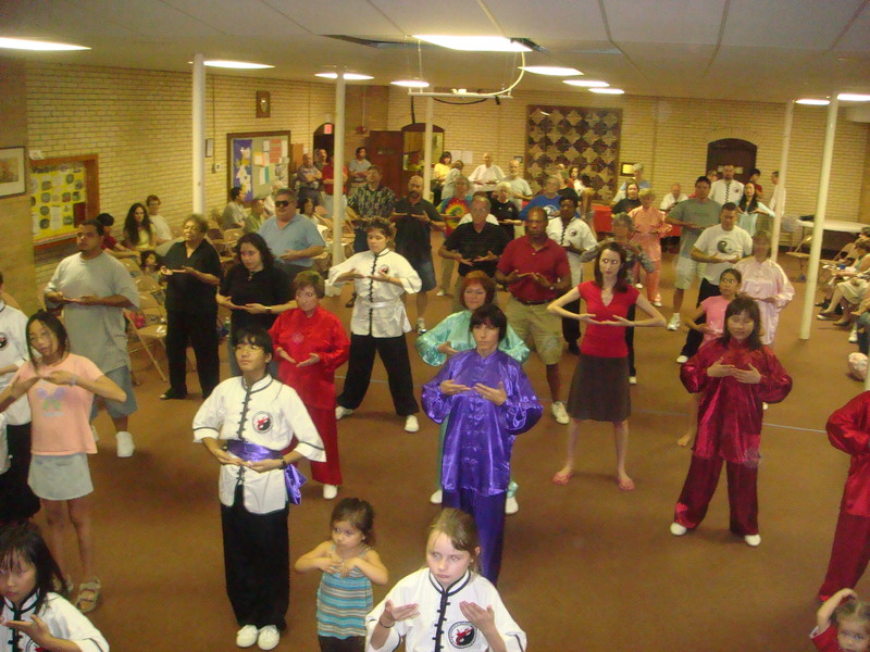 Image: /media/?path=/sports/Kung Fu/2007-10-06 Malee's School's 13 Anniversary/20071006-155114-0.jpg